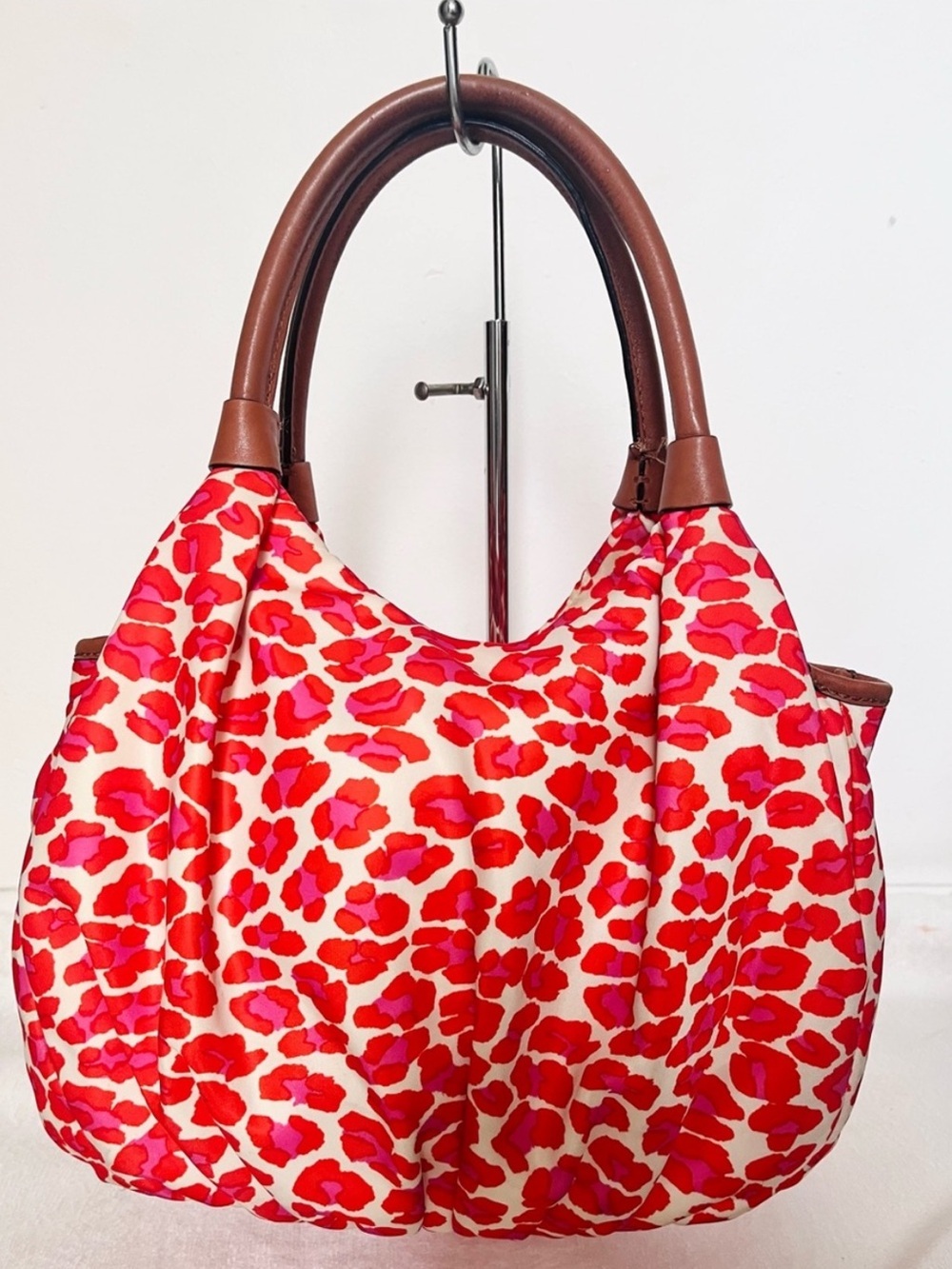 Kate Spade “Into the Wild” Red & Pink Nylon animal print Hobo Slouch bag - Picture 3 of 9
